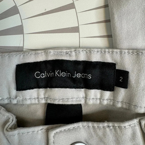EUC WOMENS CALVIN KLEIN JEANS KHAKI - Picture 3 of 11